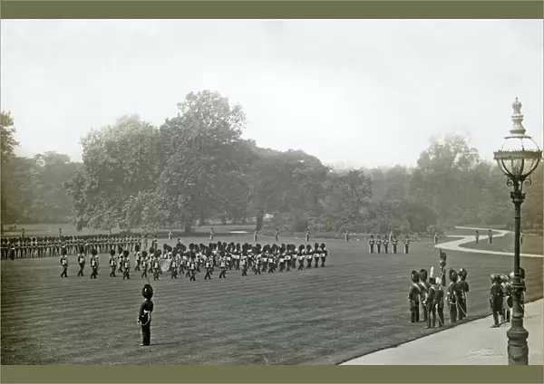 Royal Review 1910 Grenadiers1185