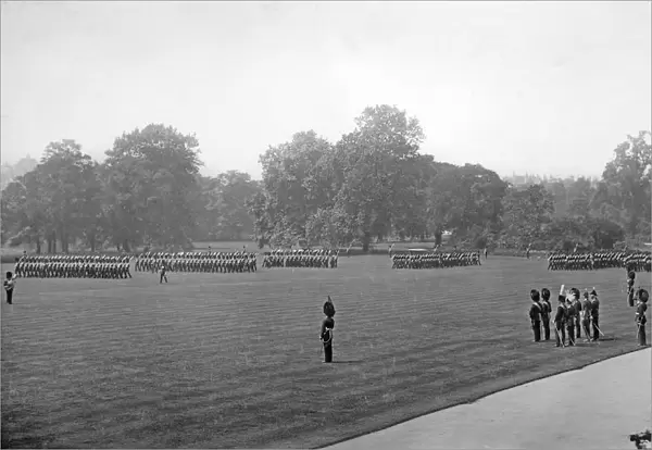 Royal Review of Regiment 1910 Grenadiers1191