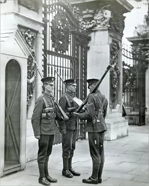 Sentry change outside Buckingham Palace c1920 Grenadiers1222