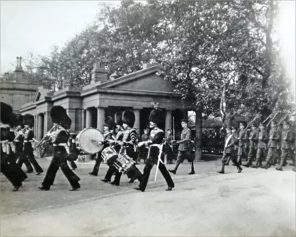 Prince of Wales as Ensign, Guard Mounting 1914 Grenadiers1227