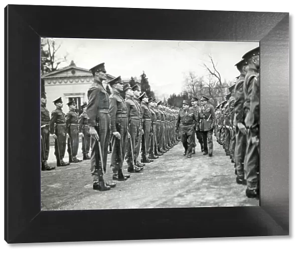 general guillame french army inspects 2nd battalion guard of honour