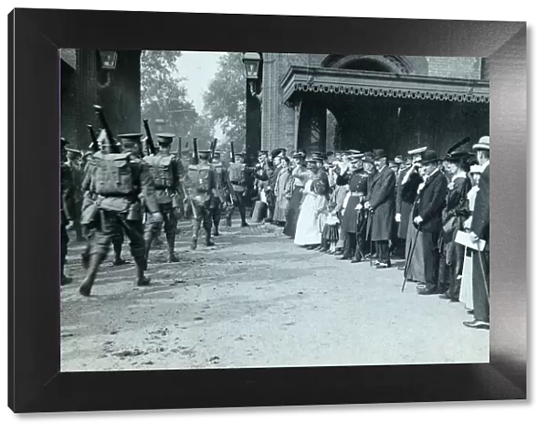 coldstream guards leaving chelsea barracks for the front