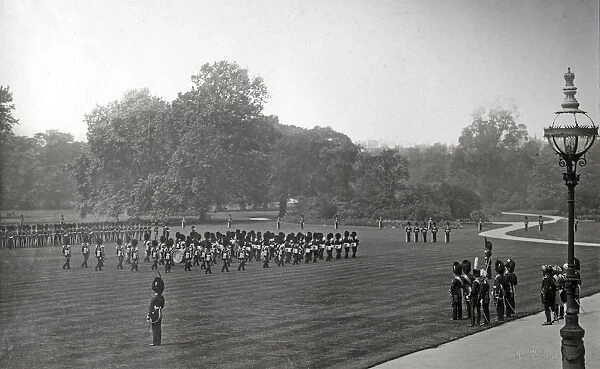 1910 buckingham palace royal review