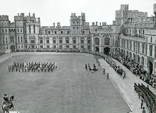 hm the queen& x2019 s final inspection of the regiment as colonel