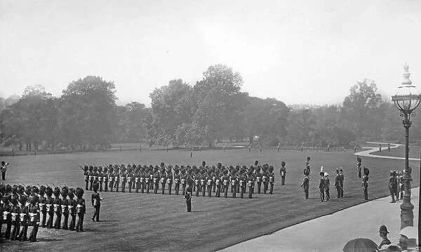 Royal Review of Regiment 1910 Grenadiers1189