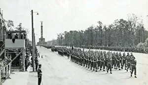 -10 Gallery: 1st battalion march past berlin victory parade