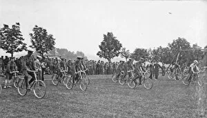 1900's UK Gallery: battalion sports july 1909 slow bicycle race