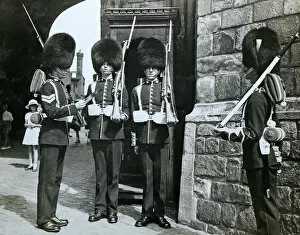 1930s Collection: guard windsor castle
