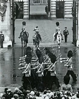 Buckingham Palace Collection: hm the queen trooping the colour buckingham palace