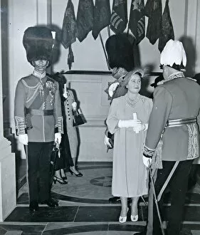 -10 Gallery: remembrance day 1949 hrh queen elizabeth