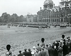 trooping tyhe colour hm the queen horse guards parade